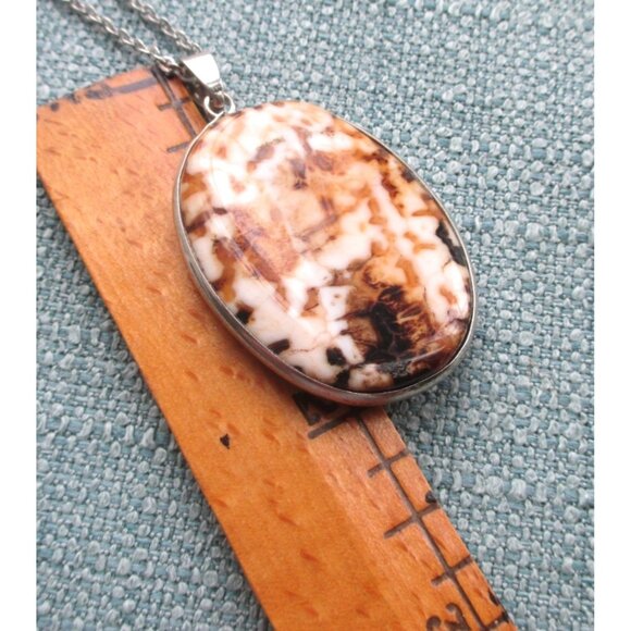 New Oval Agate Stone Pendant Necklace on 24" Stainless Chain - Gift Boxed - Picture 7 of 7